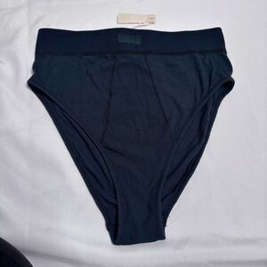 SKIMS briefs NWT